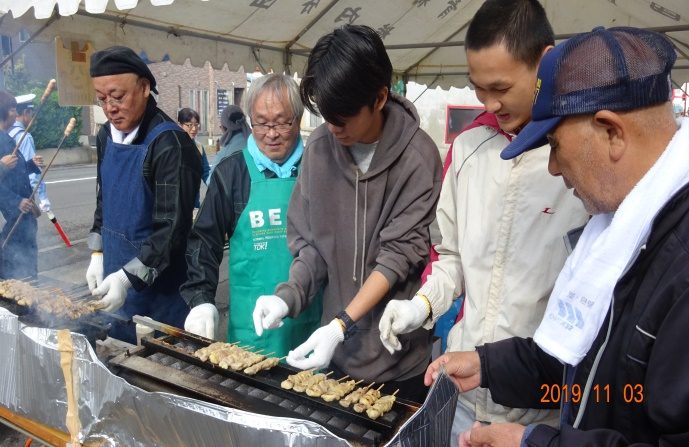 横内市民センターまつりでの留学生の異文化交流