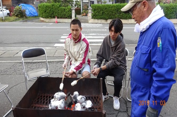 横内市民センターまつりでの留学生の異文化交流