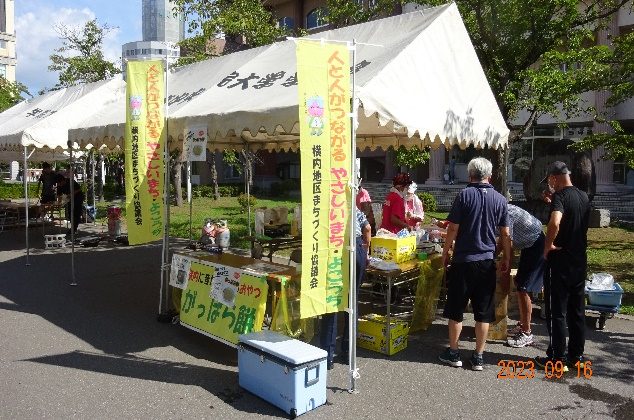 青森中央学院大学で横内地区伝統のおやつ「がっぱら餅」をPR