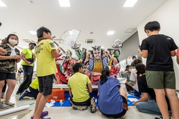 住民ワークショップ「横内ねぶた紙貼り体験」