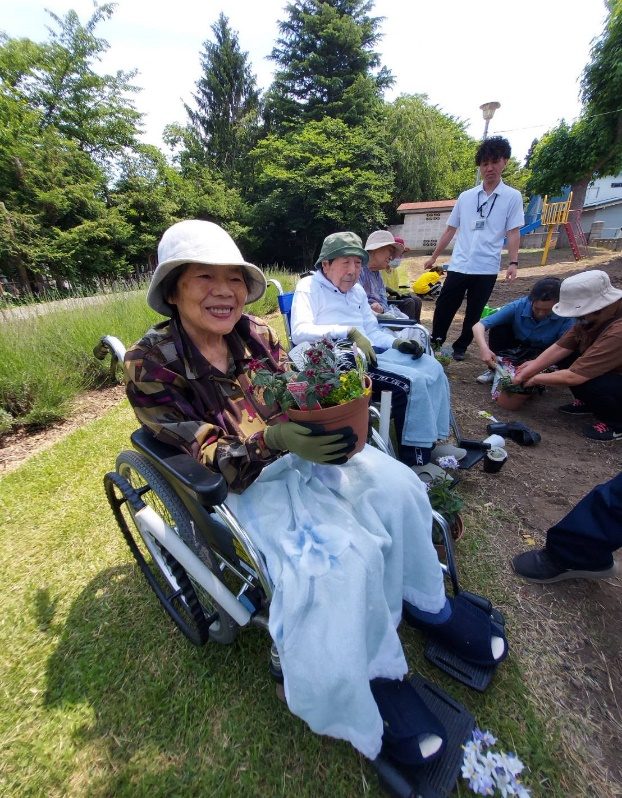 子ども寄せ植え体験』inコミュニティガーデン横内