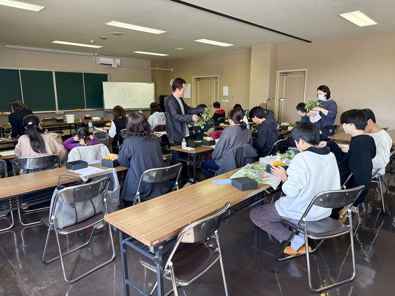 大人も子どもも楽しめるフラワーアレンジメント体験