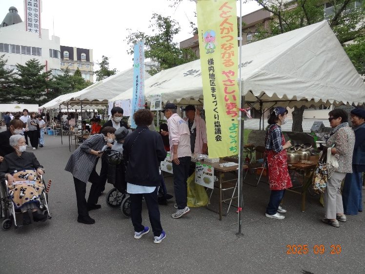 がっぱら餅のPRと健康チェックコーナー