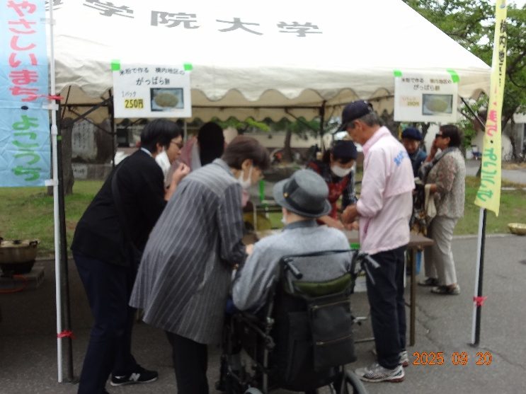 がっぱら餅のPRと健康チェックコーナー