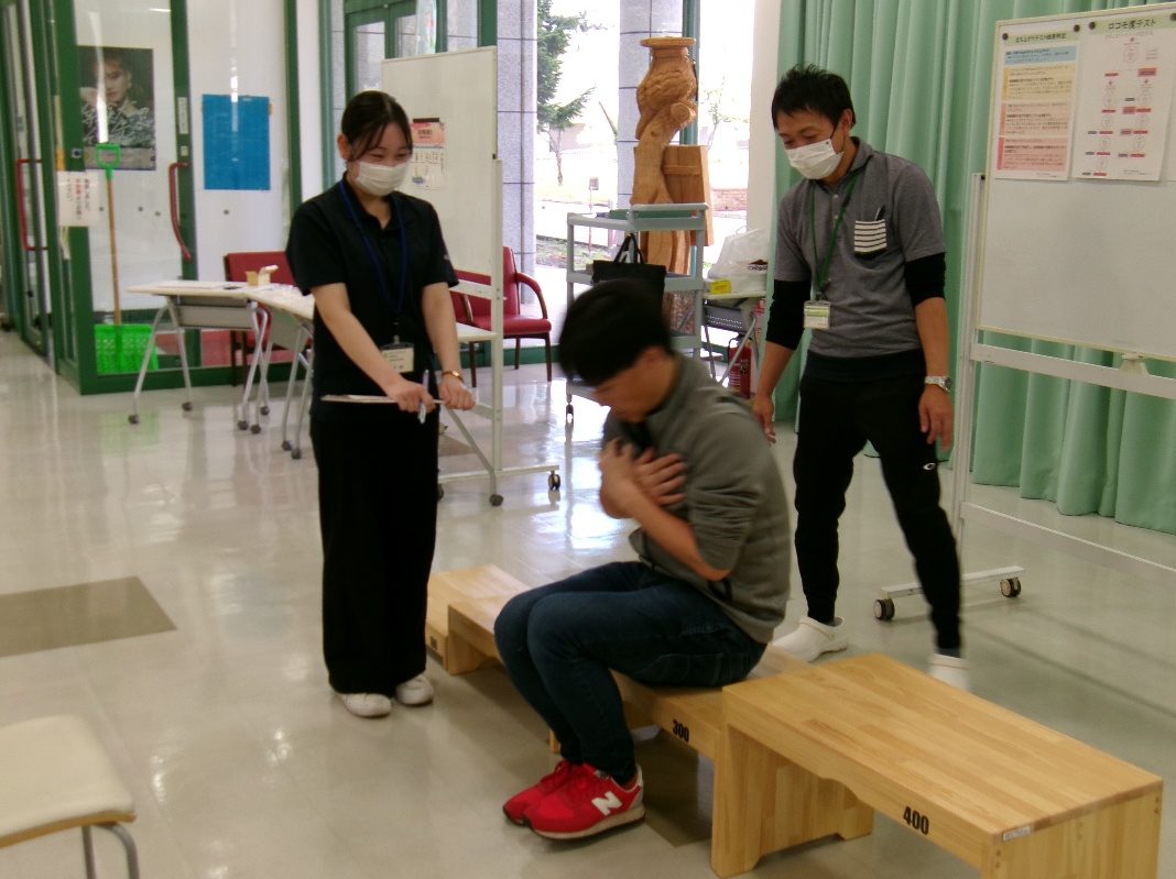 がっぱら餅のPRと健康チェックコーナー